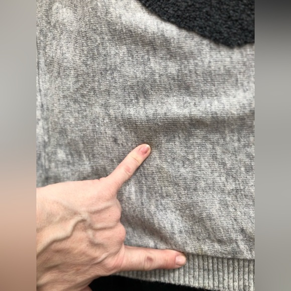 THE TESS Grey Sweater with Apple Design - Picture 7 of 16